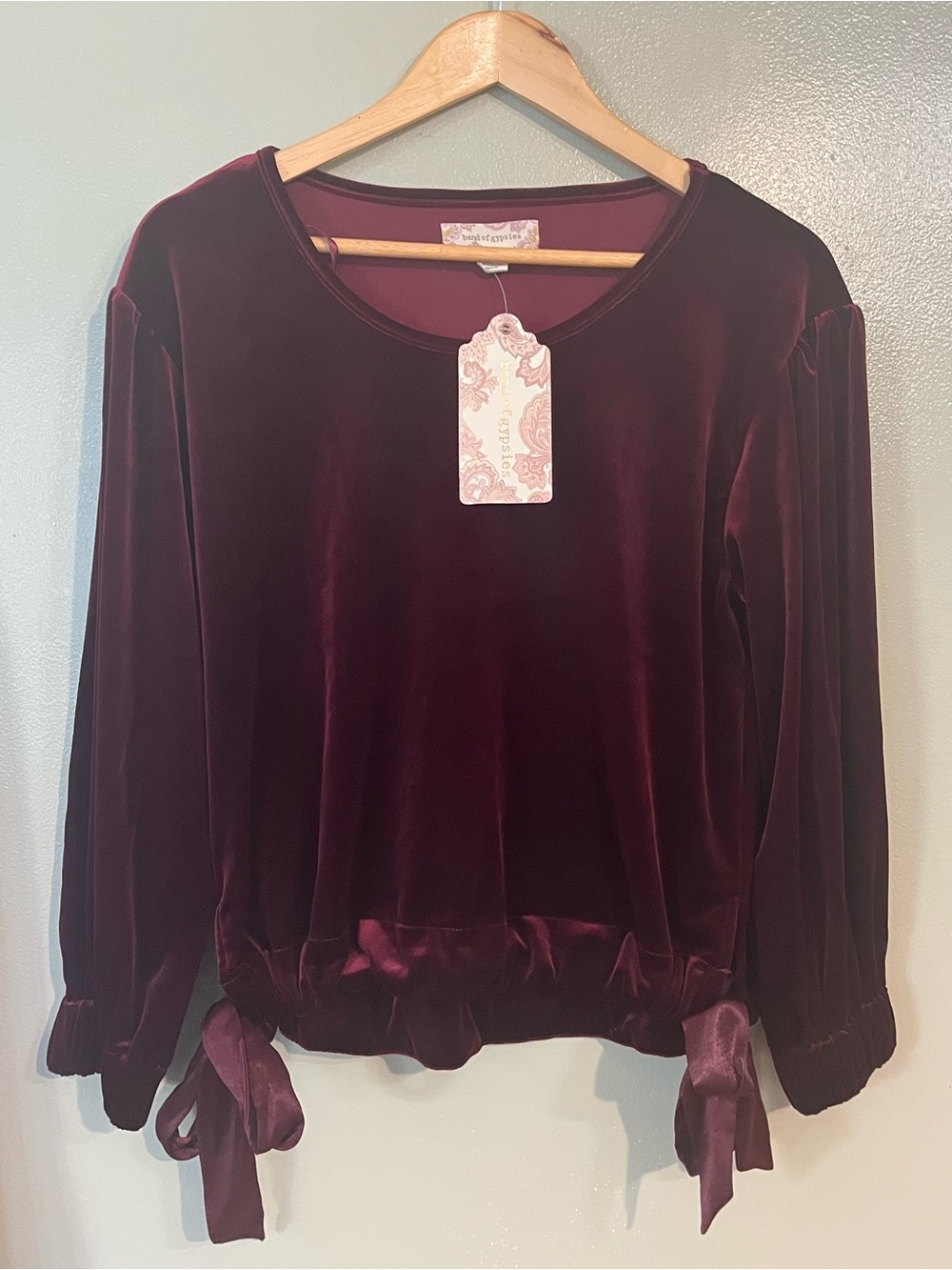 Band of GypsiesWomen's Velvet Long-Sleeve Top in Burgundy XS NWT